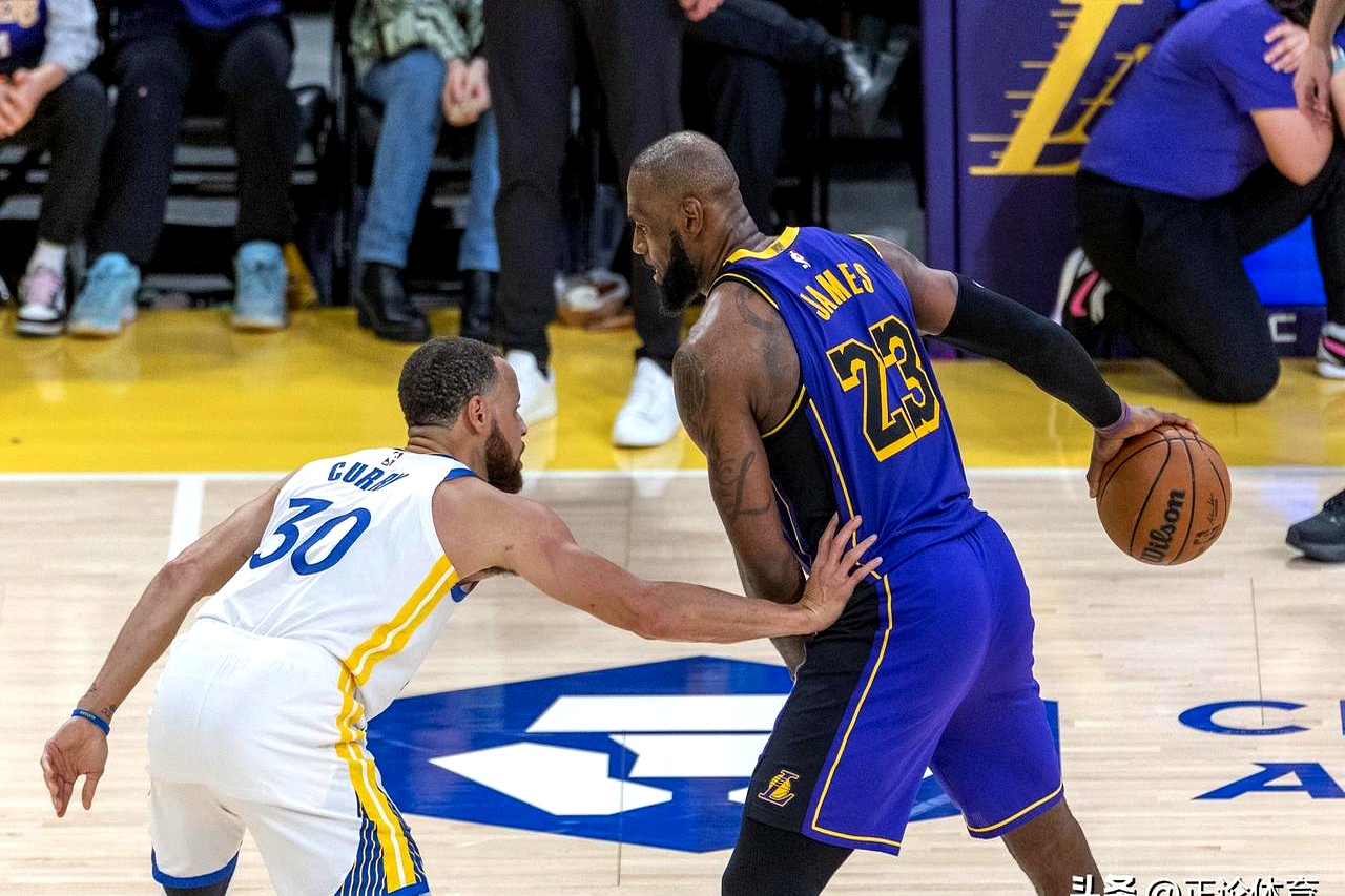 猛龙翻盘青岛队，约基奇点燃赛场