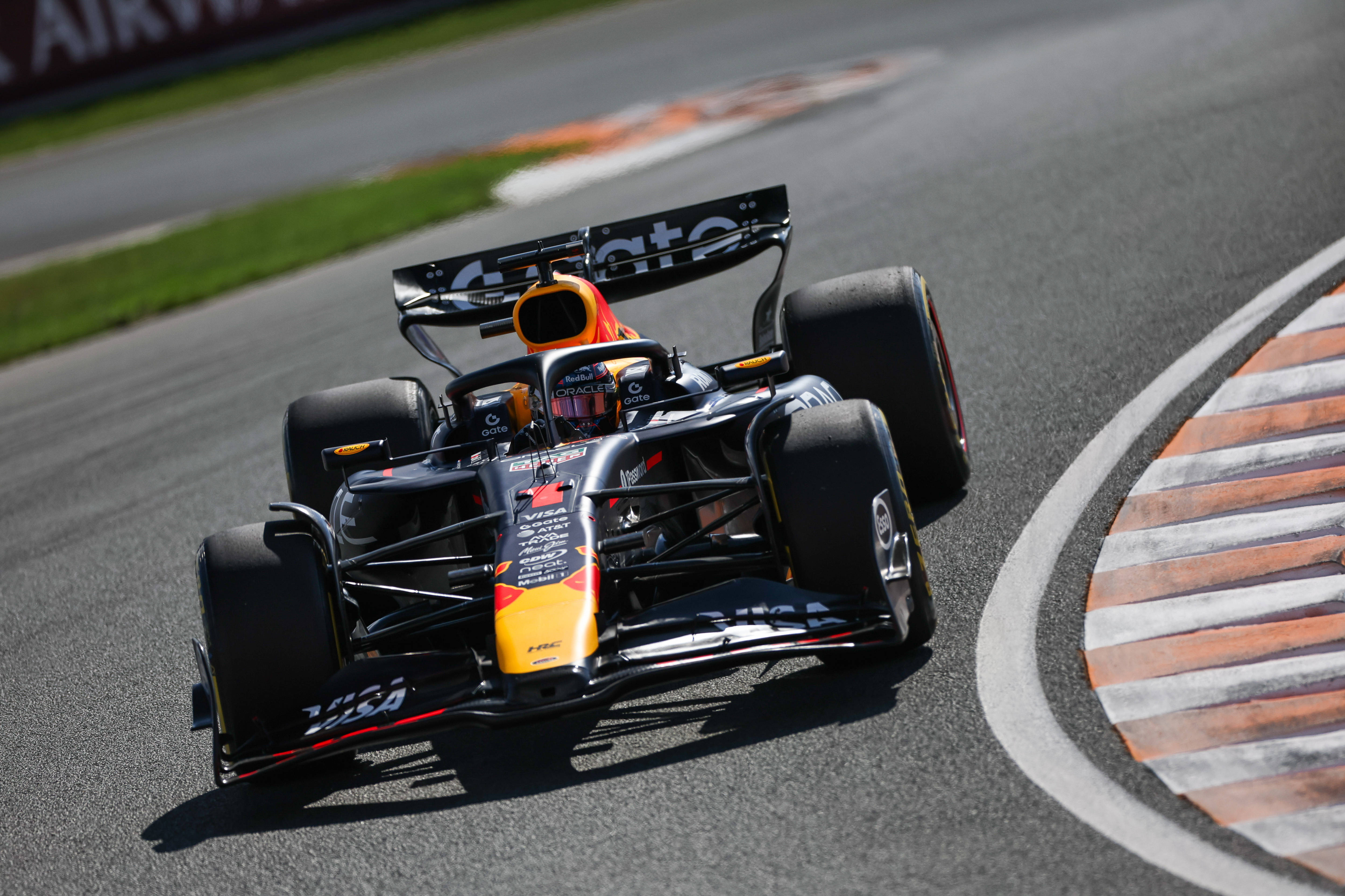 开云体育平台APP-迈凯伦险胜红牛二队，皮亚斯特里刷新纪录