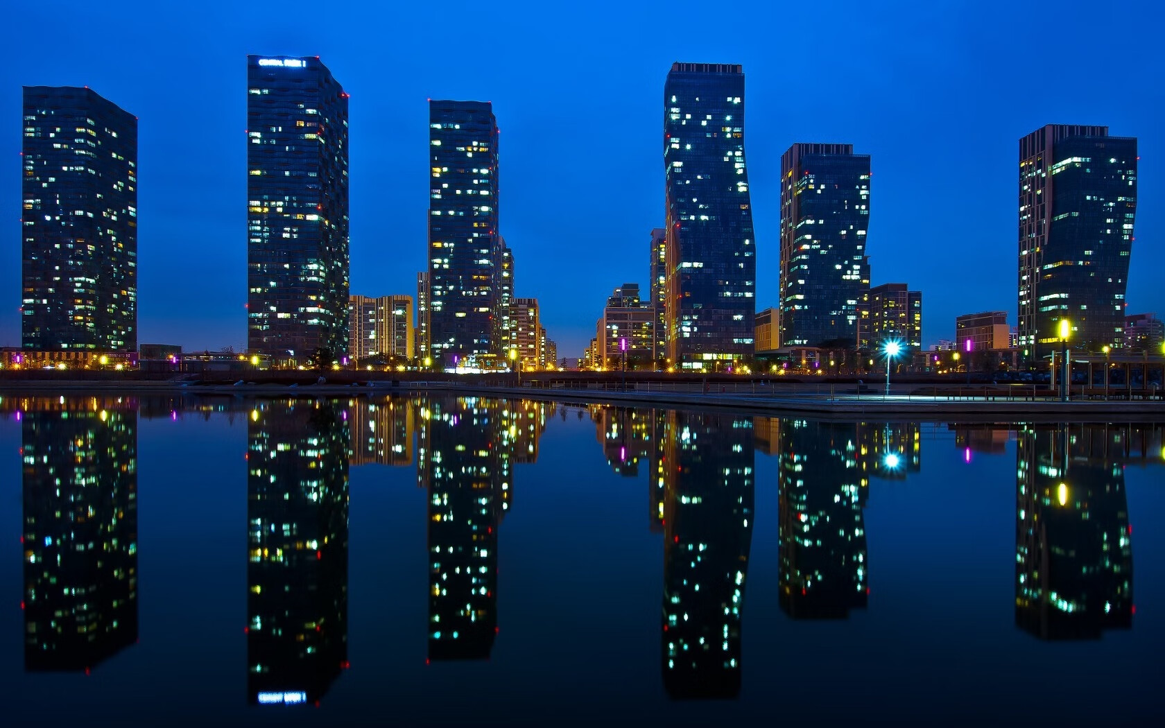 双线统治，从明尼苏达的窒息防守到密尔沃基的字母无解方程