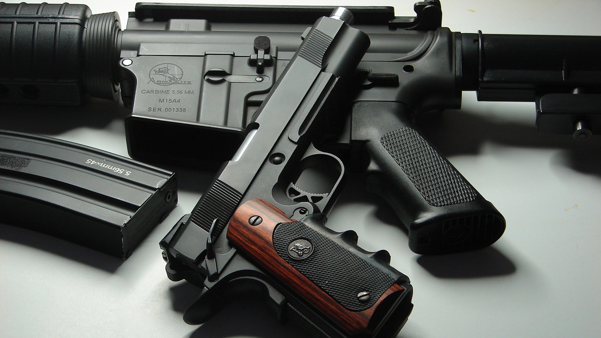 双红闪耀，当安菲尔德压制阿姆斯特丹的韵律，遇见莱奥撕裂东决夜幕的寒光