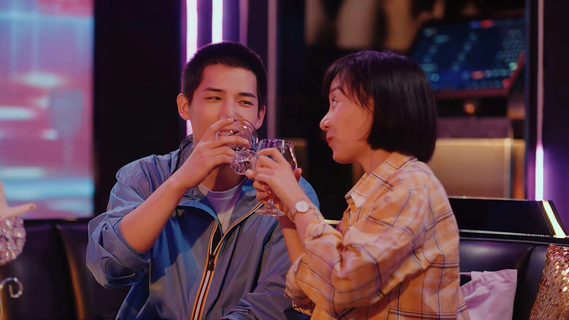 全明星之夜！加维单骑闯关撕裂德式铁壁，巴萨金童让斯坦福桥沉默